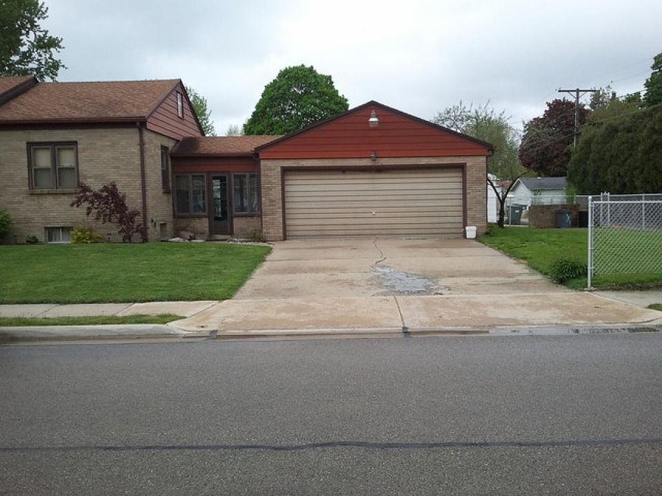 2nd image of 1005 F Ave