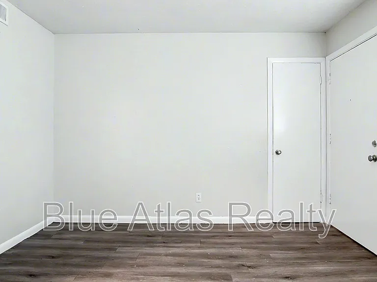 411 E Polk St #1 — Photo 5