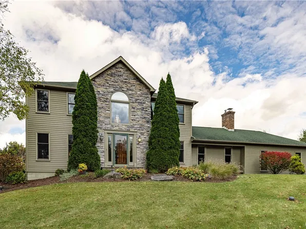 8347 Prestwick Dr, Manlius, NY 13104