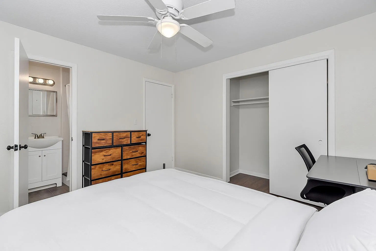 4 bed, 2.0 bath, 1176 sqft, $1,299 — Photo 3