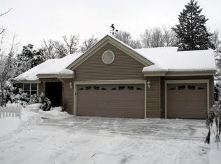 727 Amy Belle Lake Rd, Hubertus, WI 53033