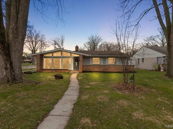 27754 Spring Arbor Dr, Southfield, MI 48076