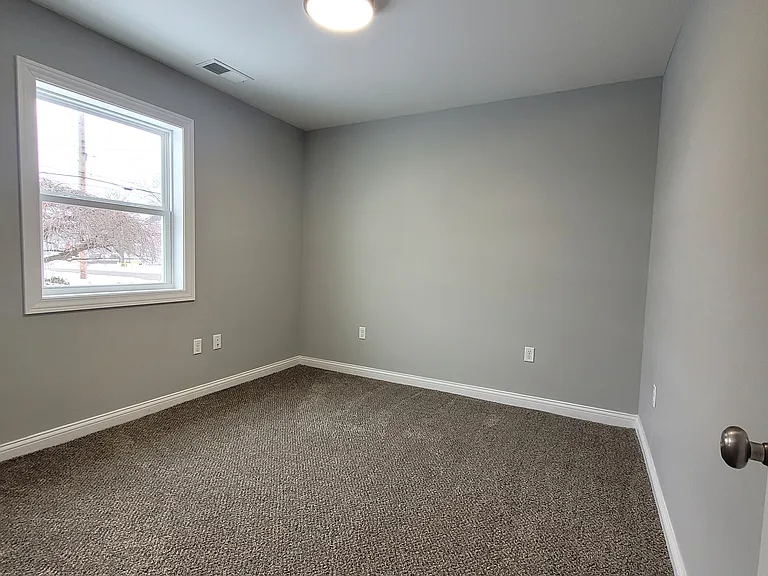 640 W Walnut St — Photo 13