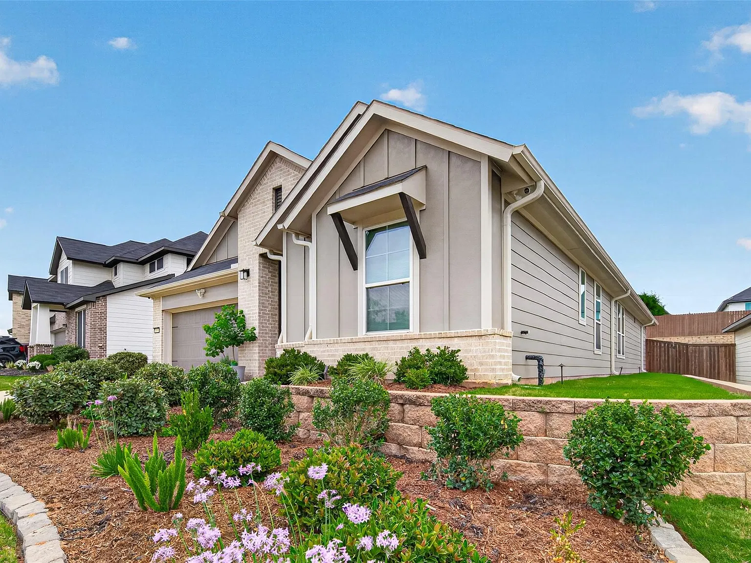 4 bed, 3.0 bath, 2131 sqft, $2,300 — Photo 4