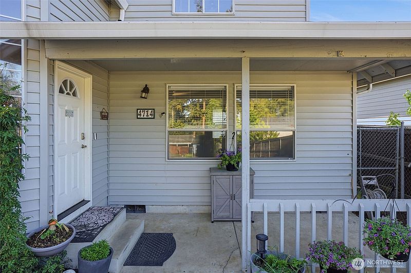 3rd image of 4714 NW Division Avenue