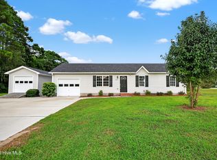 201 Mesquite Dr, Hubert, NC 28539