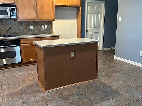4th image of 2392 Jaguar Dr