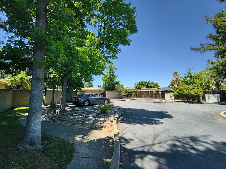 2827 Monument Blvd #24 — Photo 46