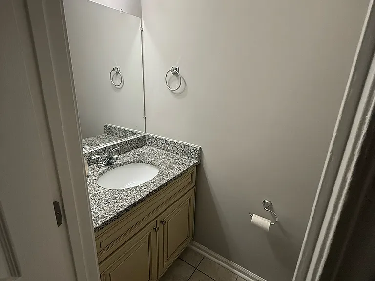 1008 Hopkins Xing — Photo 3