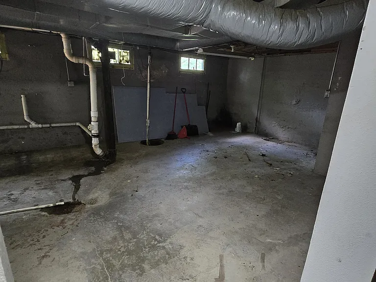 956 E Sunshine St — Photo 23