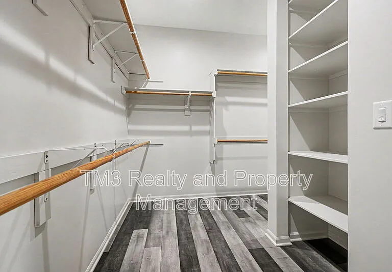5605 NE Coral Dr — Photo 17