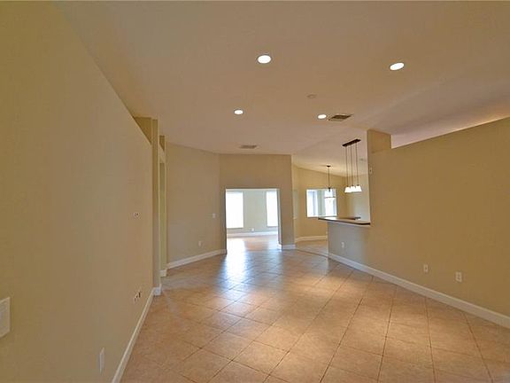 5th image of 804 Straw Lake Dr