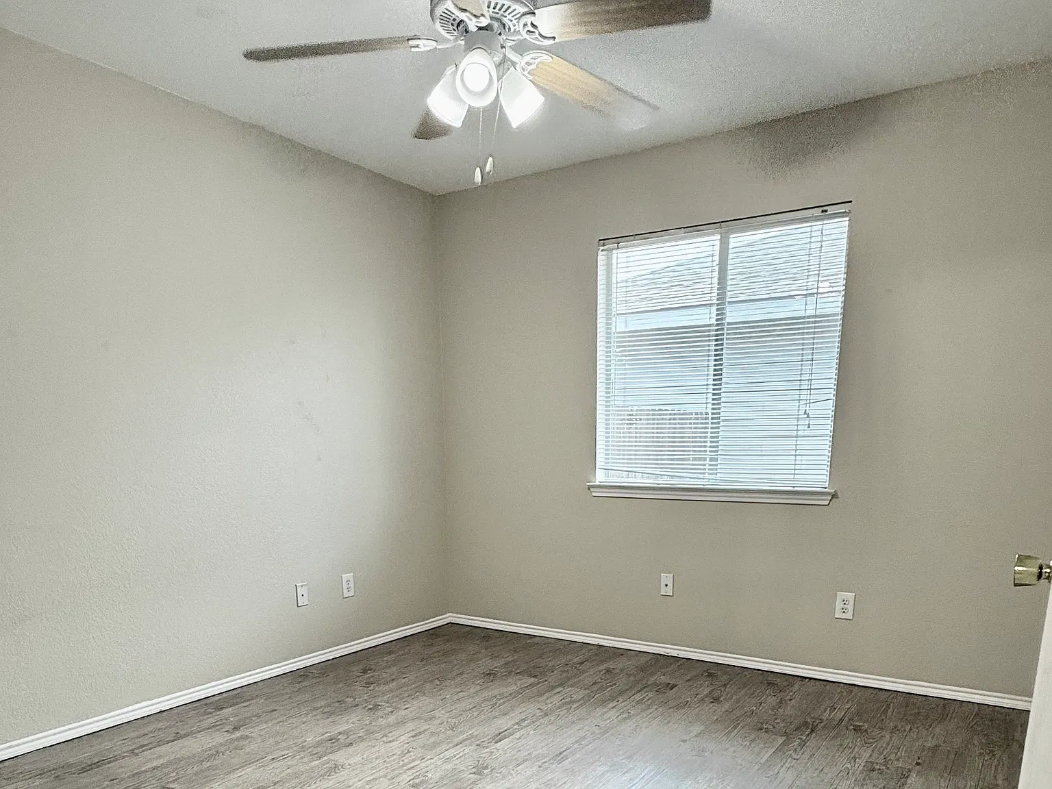 3 bed, 1385 sqft, $1,850 — Photo 4