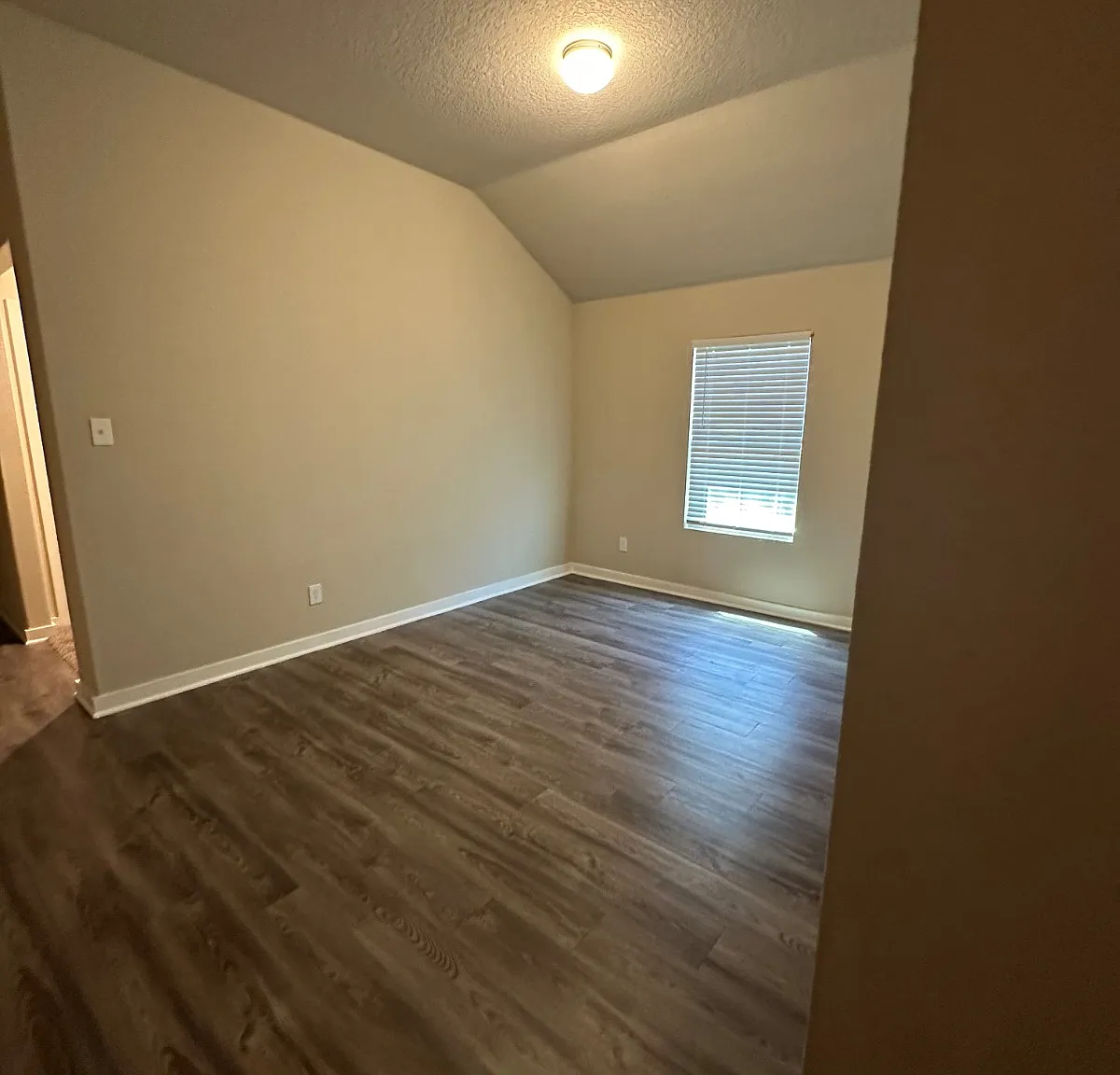4 bed, 3.5 bath, 2240 sqft, $2,400 — Photo 4