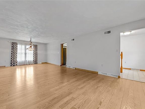 4th image of 17 Dunham Dr