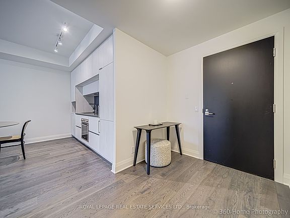 5th image of 151 Avenue Rd #405