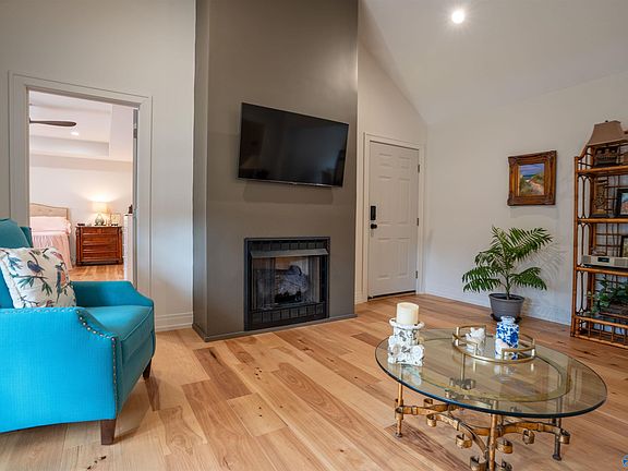 3rd image of 507 Houston Loop Rd W