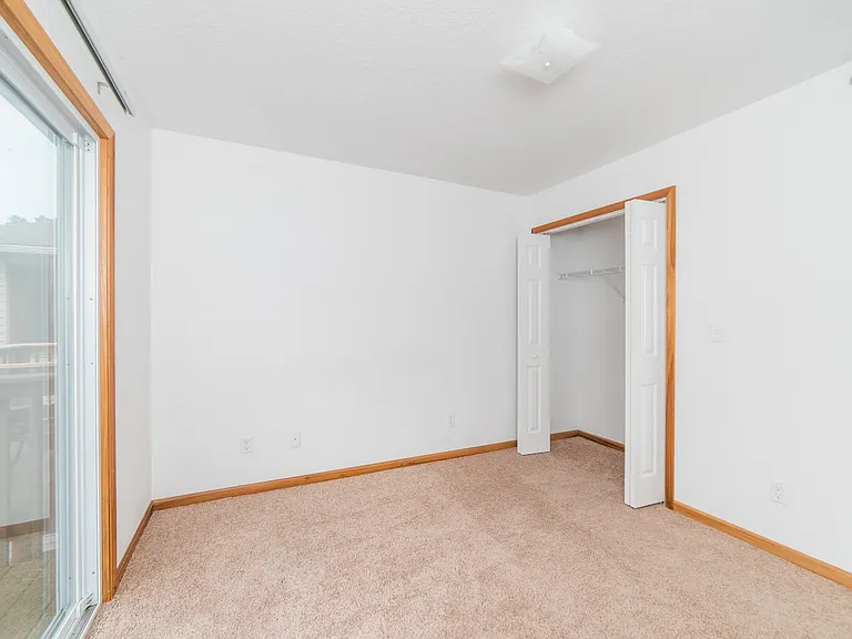 Pinnacle Heights Apartments — Photo 13