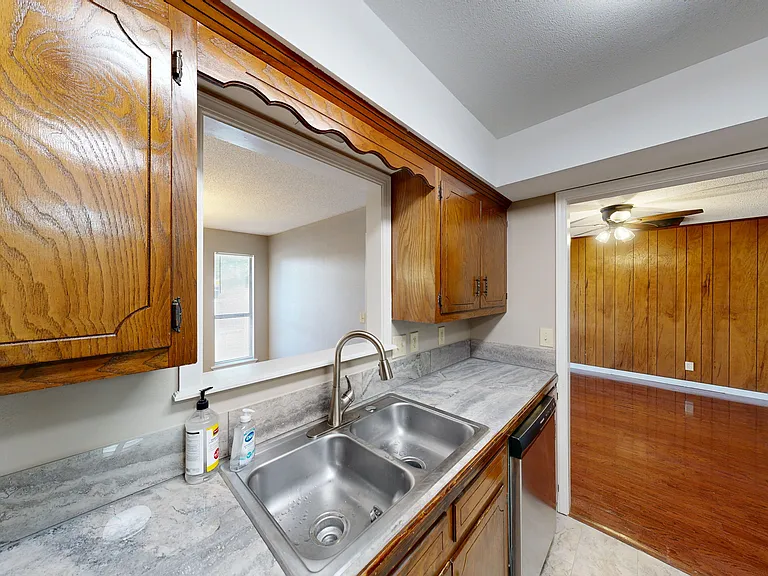 1275 N Gregg Ave — Photo 21