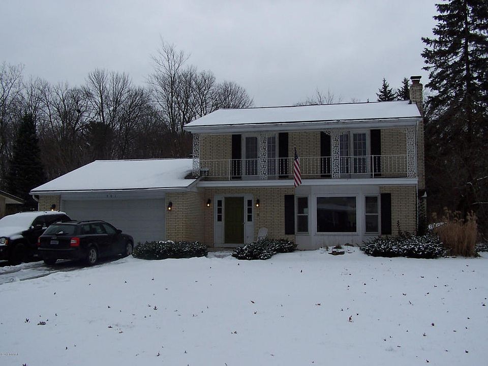 1st image of 901 Shadybrook Dr