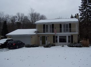 901 Shadybrook Dr, Holland, MI 49424