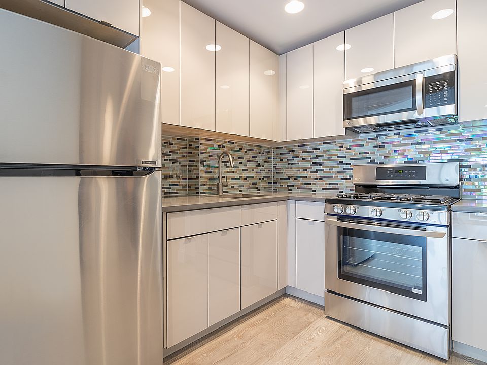 2nd image of 238 E 106th St APT 4A