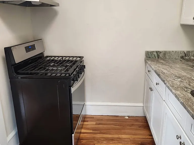 820 Park Ave — Photo 4