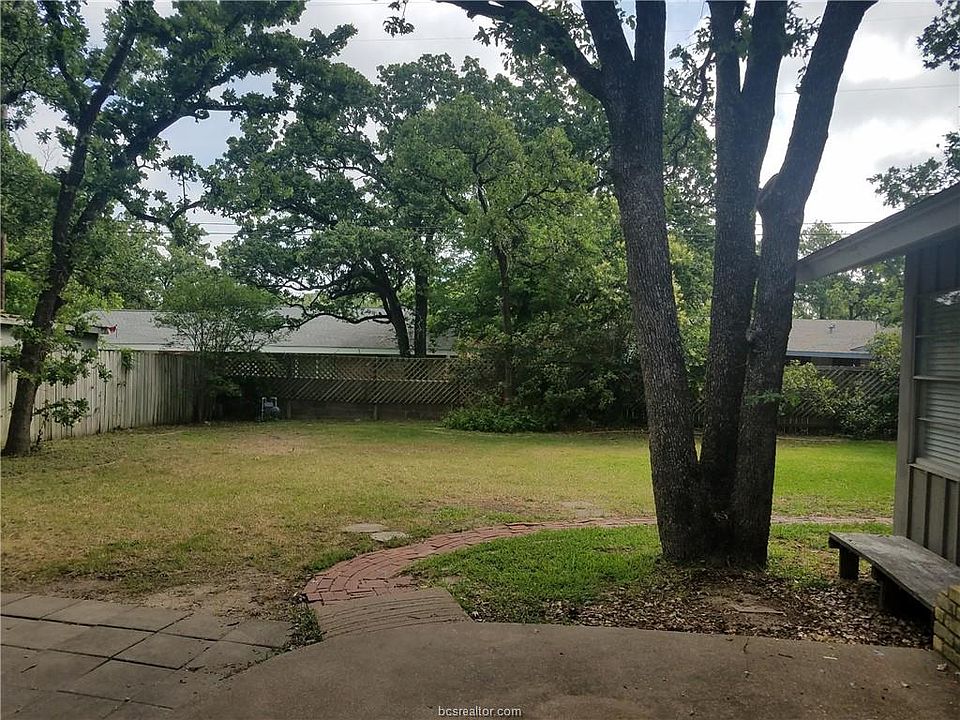 2nd image of 4003 Aspen St