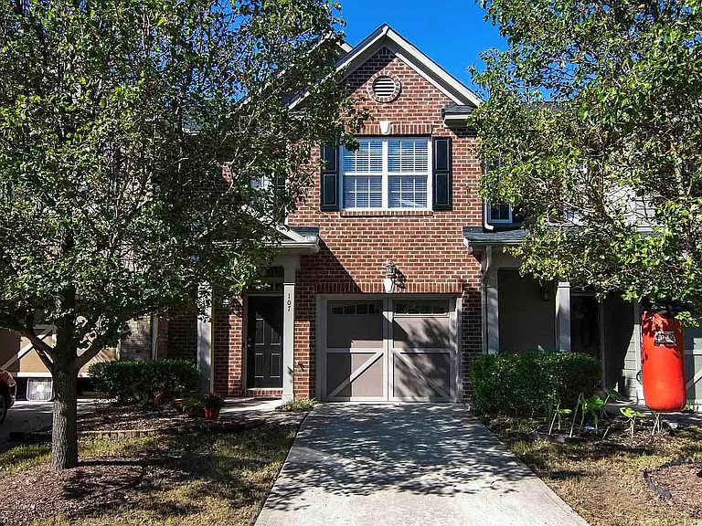 107 Fargale Ln — Photo 1