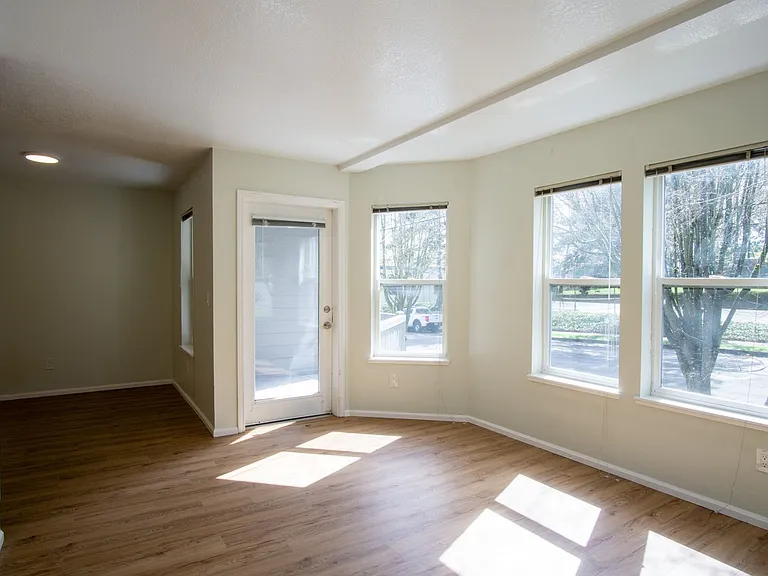 245 SW Hooker St #3 — Photo 4