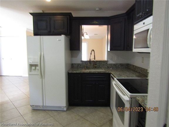 5th image of 230 Aleutian St NE