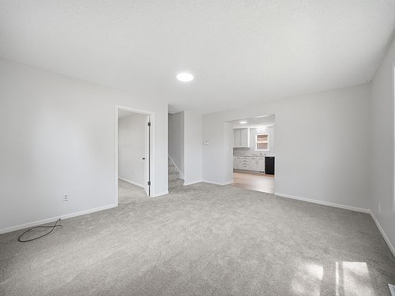 5th image of 422 10th Ave SE