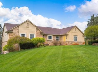 5969 Pine Ridge Ct, White Lake, MI 48383