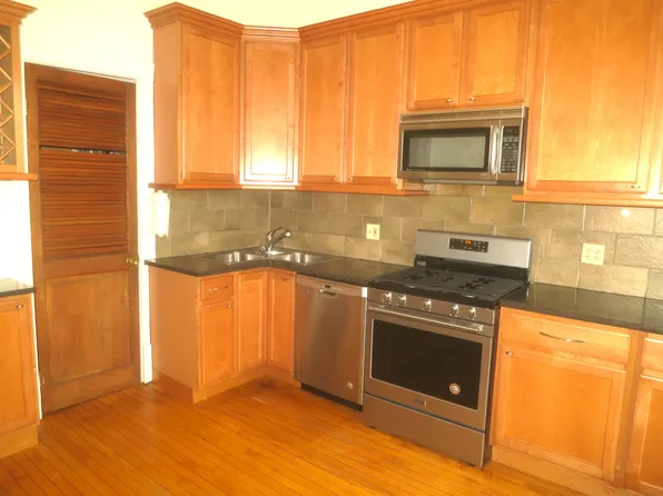 833 W Newport Ave #3, Chicago, IL 60657