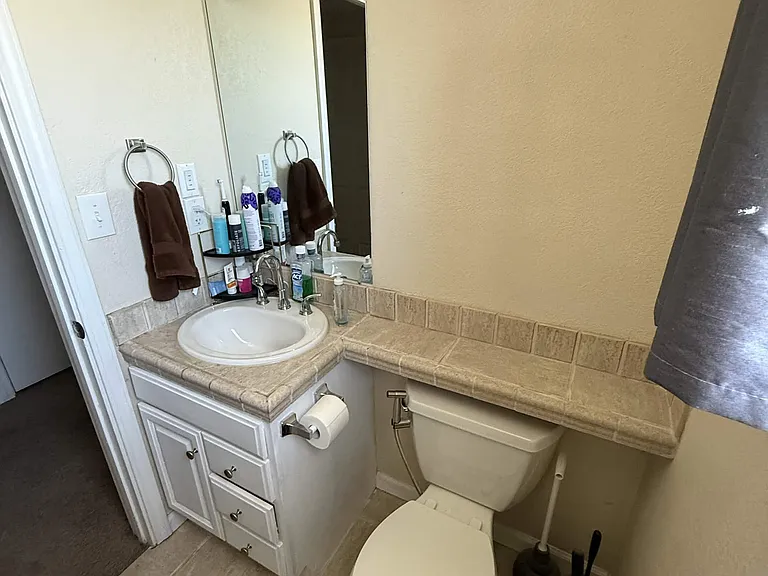 409 Elsinore Dr — Photo 6
