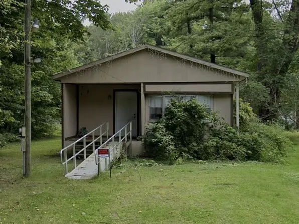 6674 3rd Ave, Andover, OH 44003