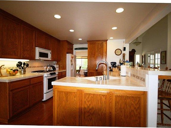 2nd image of 5612 Oakhill Dr