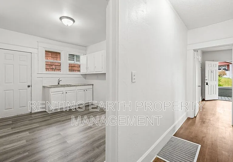 1724 30th St — Photo 16
