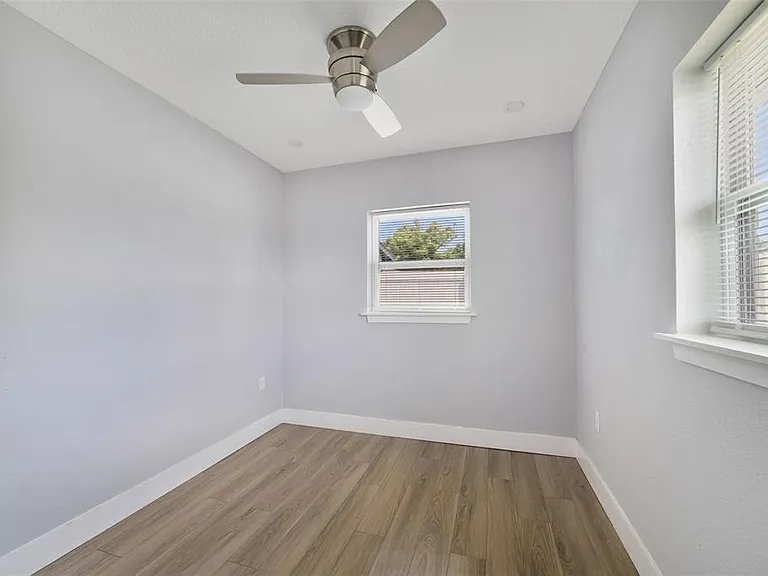 4521 Edgewater Dr #1 — Photo 10