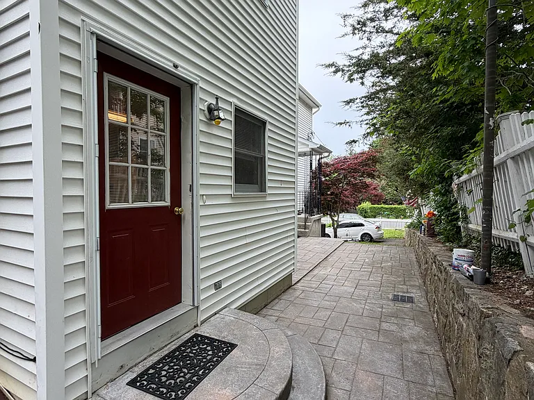 50 Lincoln Ave #1-R — Photo 3