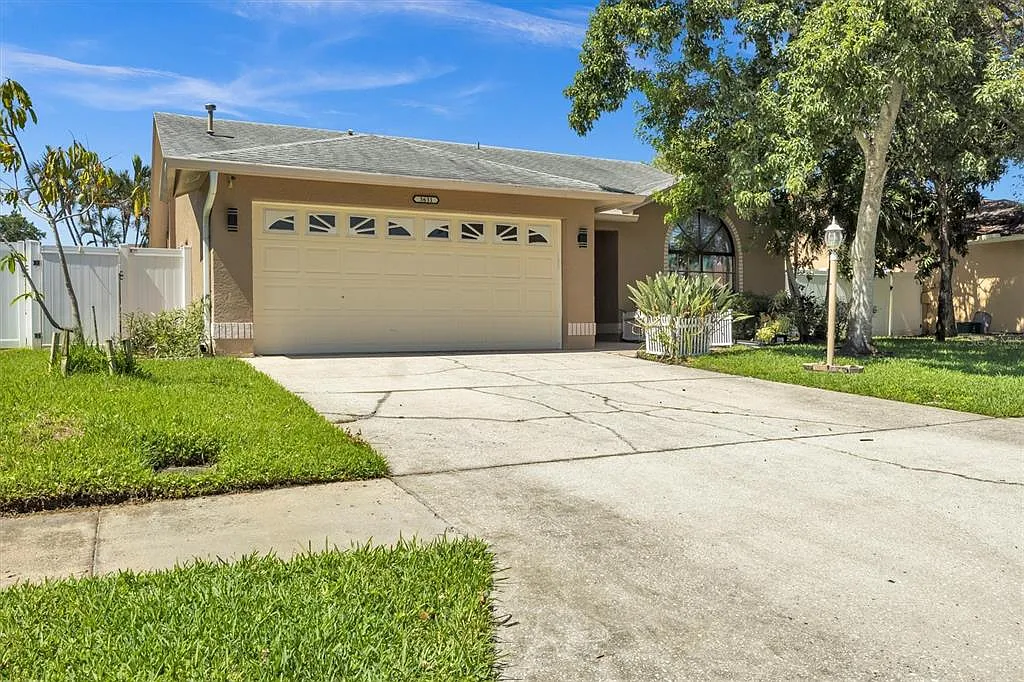 3 bed, 2.0 bath, 1513 sqft, $3,250 — Photo 3