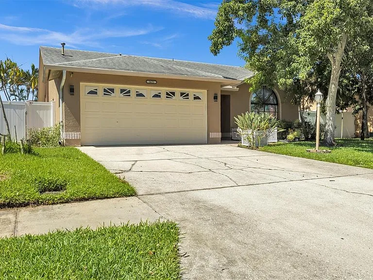 3631 102nd Pl N — Photo 3