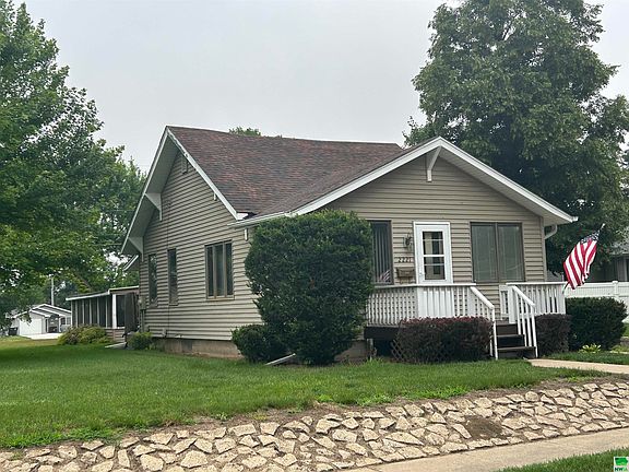 2nd image of 2221 Fairbanks St