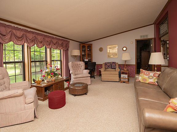 5th image of 47774 Woodland Dr