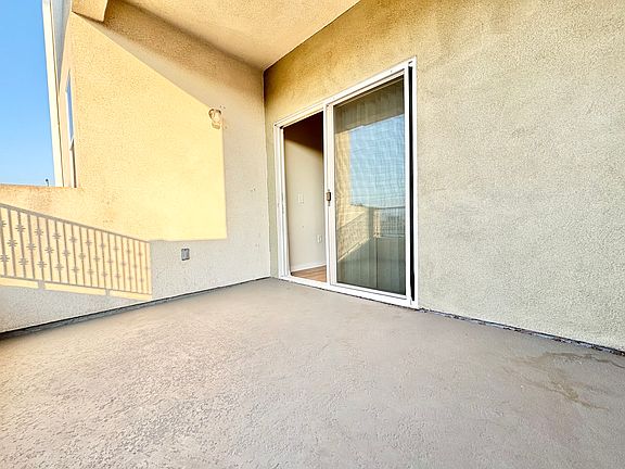 5th image of 12132 Hart St #204