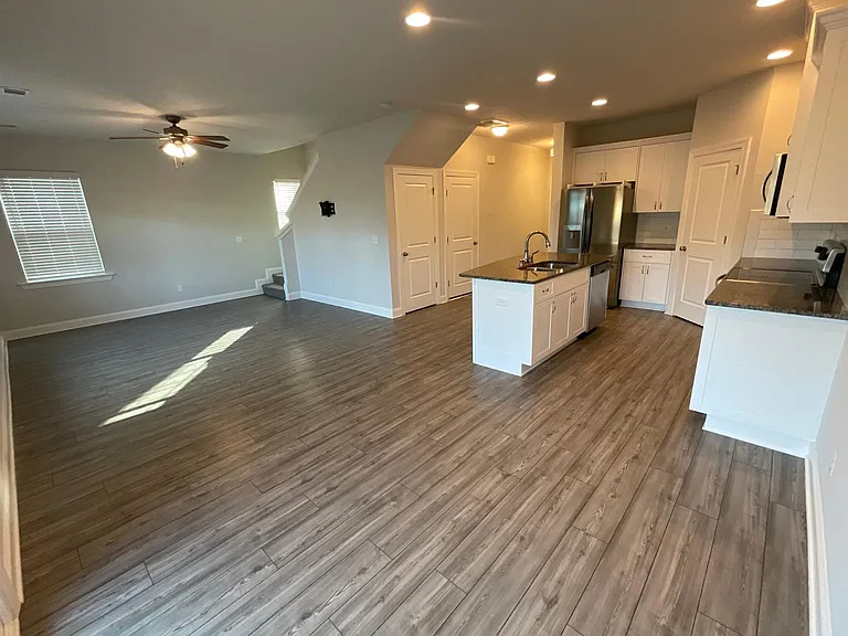 1911 Butternut Dr — Photo 6