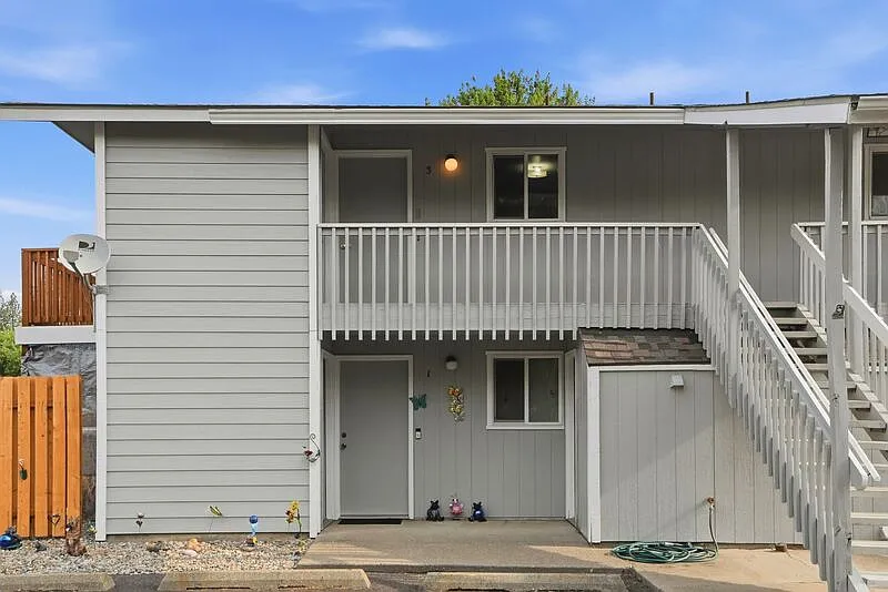 2 bed, 1.0 bath, $1,175 — Photo 4