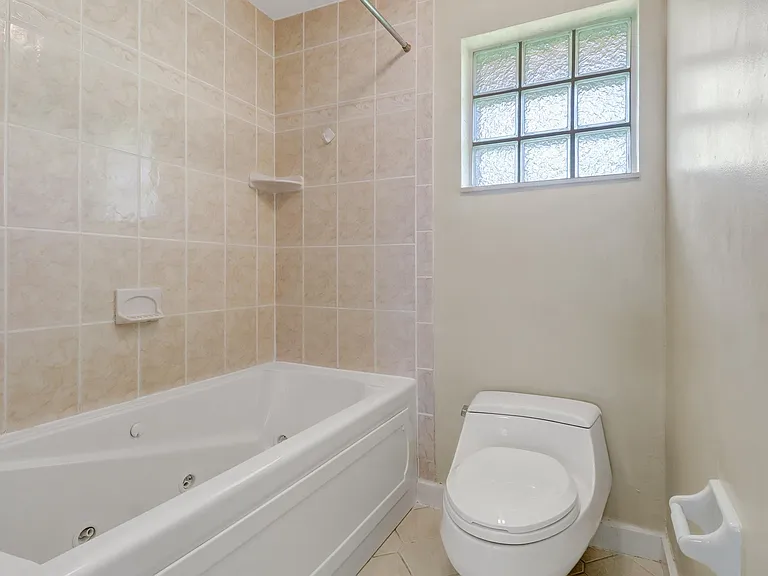 550 Forest Hills Blvd — Photo 23
