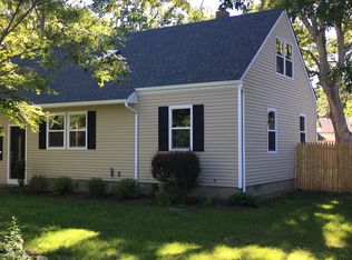 30 4th St, Moriches, NY 11955