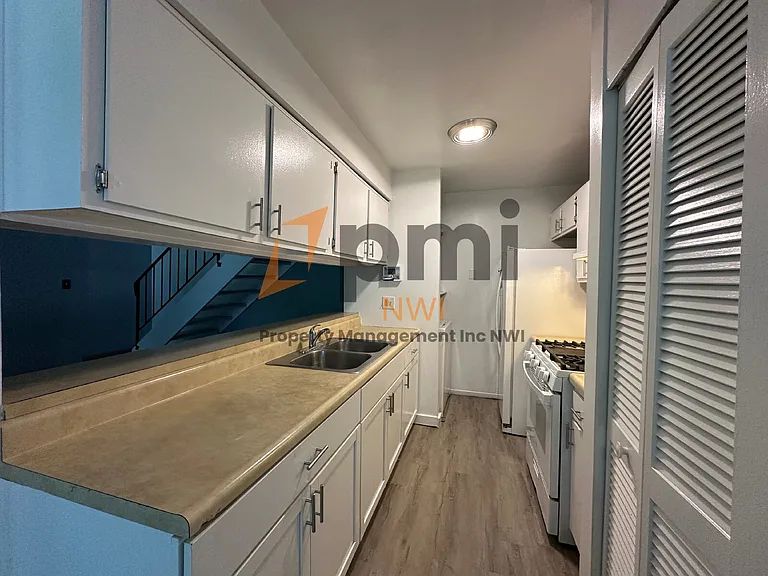 6974 Fillmore Dr — Photo 5